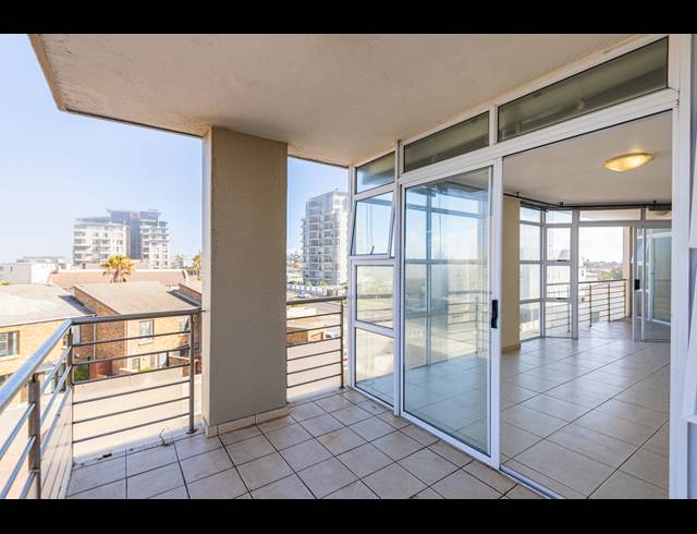 3 BEDROOM APARTMENT TO LET IN BEACHFRONT